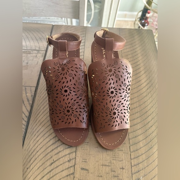 NEW Jack Rogers Womens Brown Laser
Cut Ronnie Block Heel Leather Sandals
9.5M - Picture 5 of 9